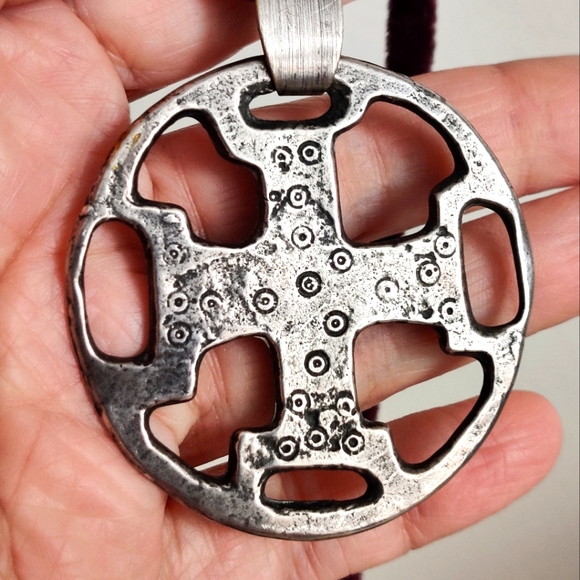 Metropolitan Museum of Art Maltese Cross Pin Pendant - Picture 4 of 15